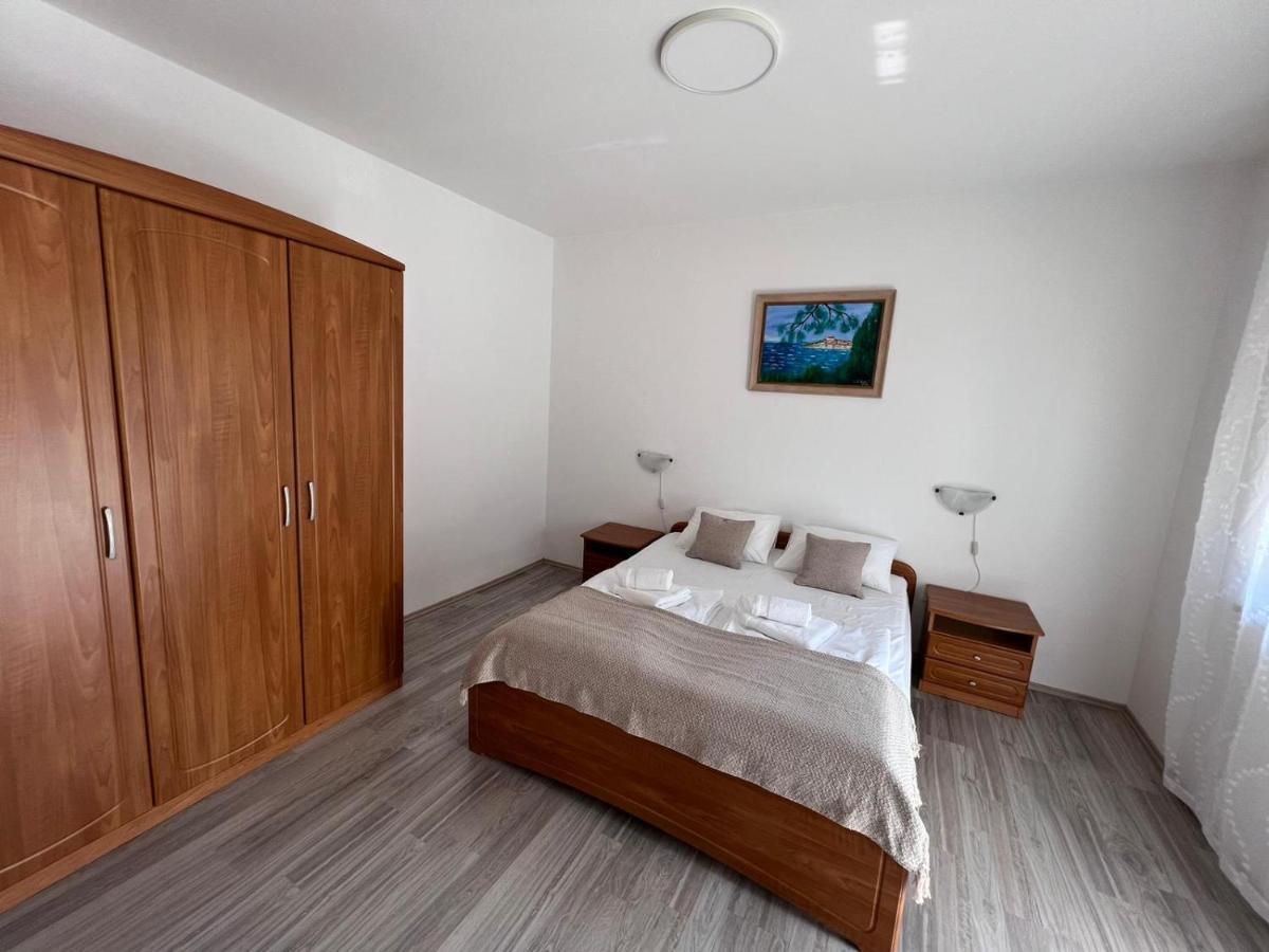 Apartments Iskra Rovinj Bagian luar foto
