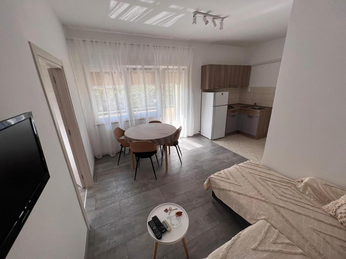 Apartments Iskra Rovinj Bagian luar foto
