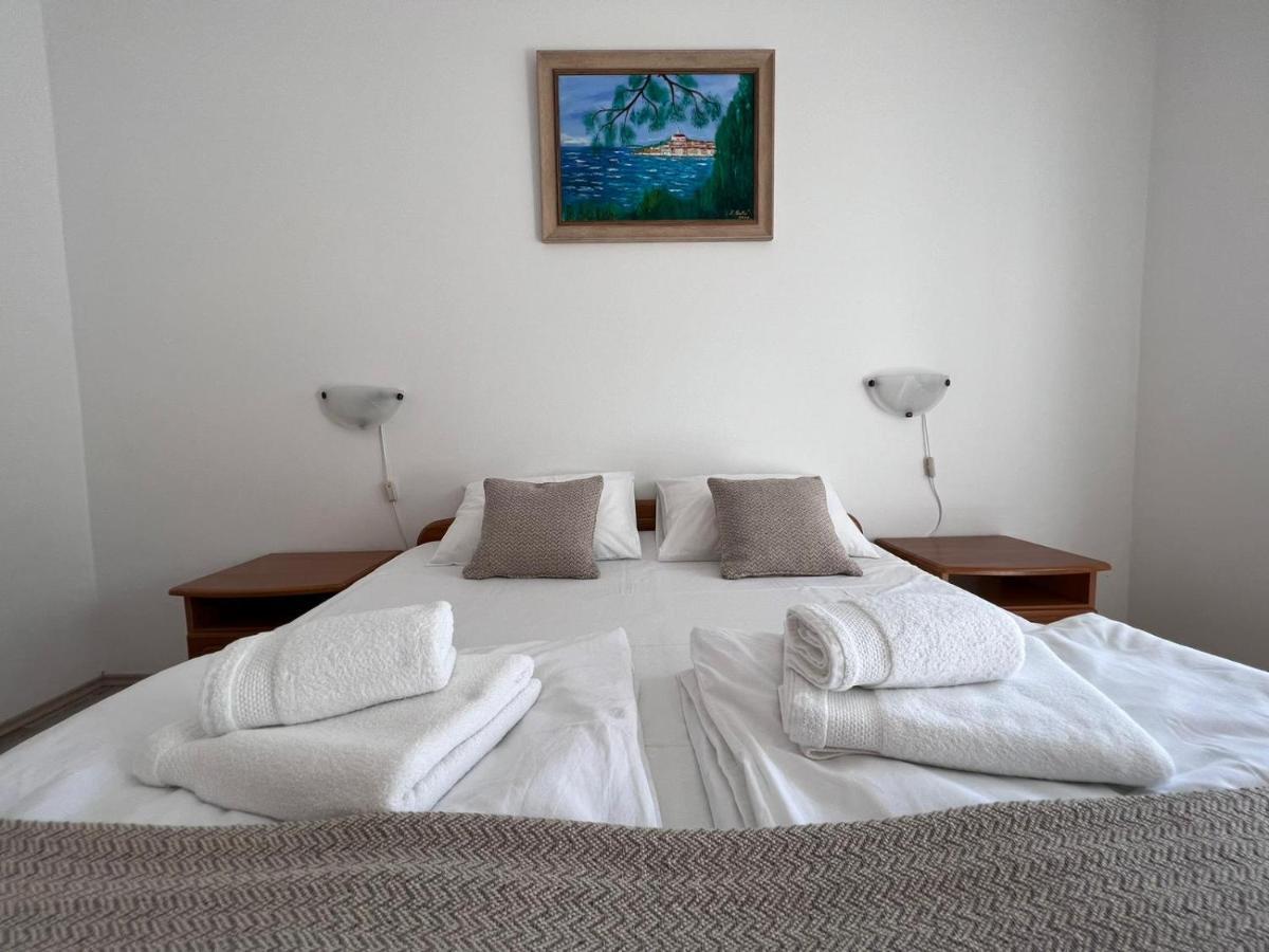 Apartments Iskra Rovinj Bagian luar foto