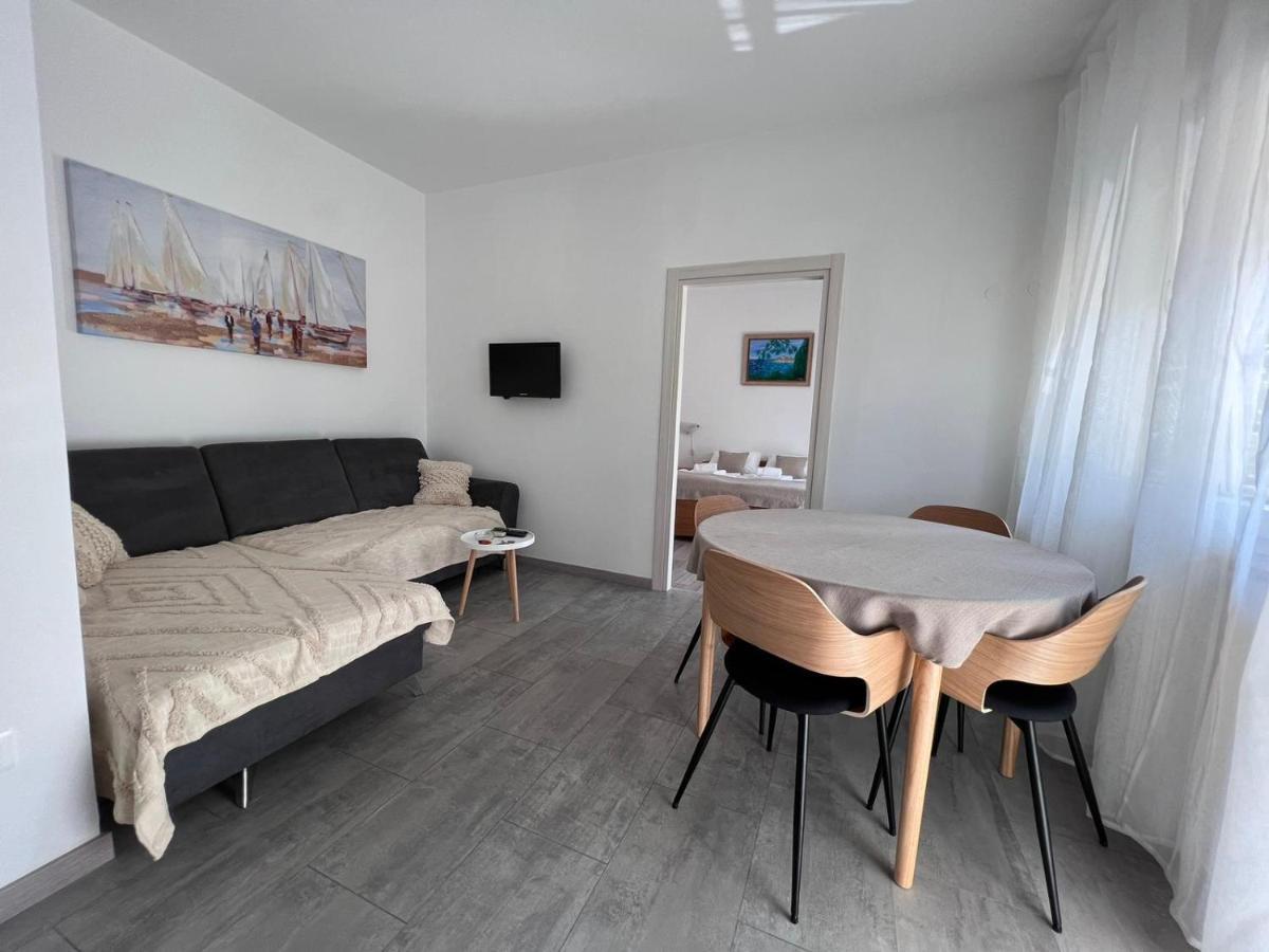 Apartments Iskra Rovinj Bagian luar foto